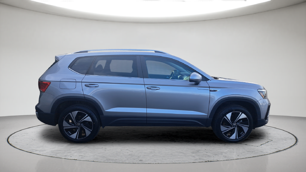 Used 2023 Volkswagen Taos SE AWD/4WD image 4