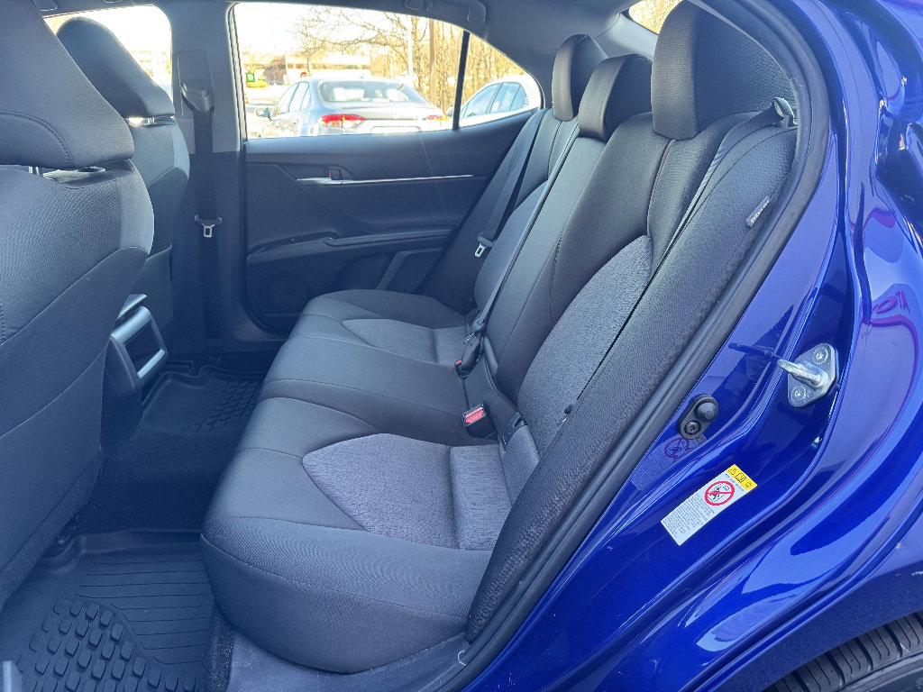 Used 2018 Toyota Camry LE w/ Convenience Package FWD image 9