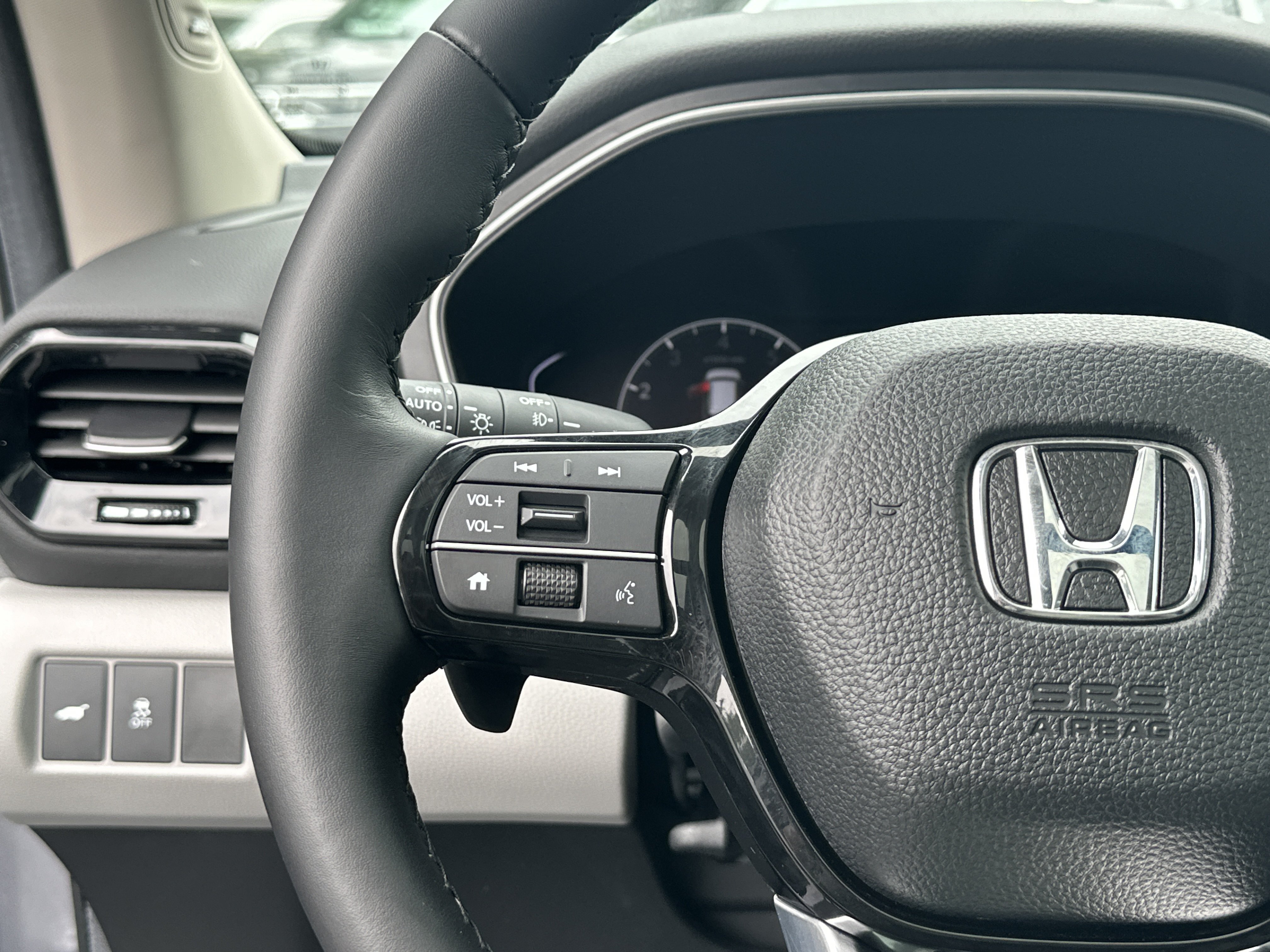Used 2025 Honda Pilot Touring image 26