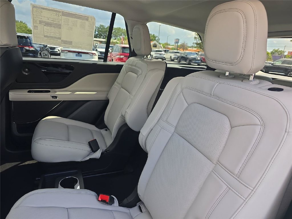 New 2026 Lincoln Aviator Reserve w/ Jet Appearance Package RWD image 11