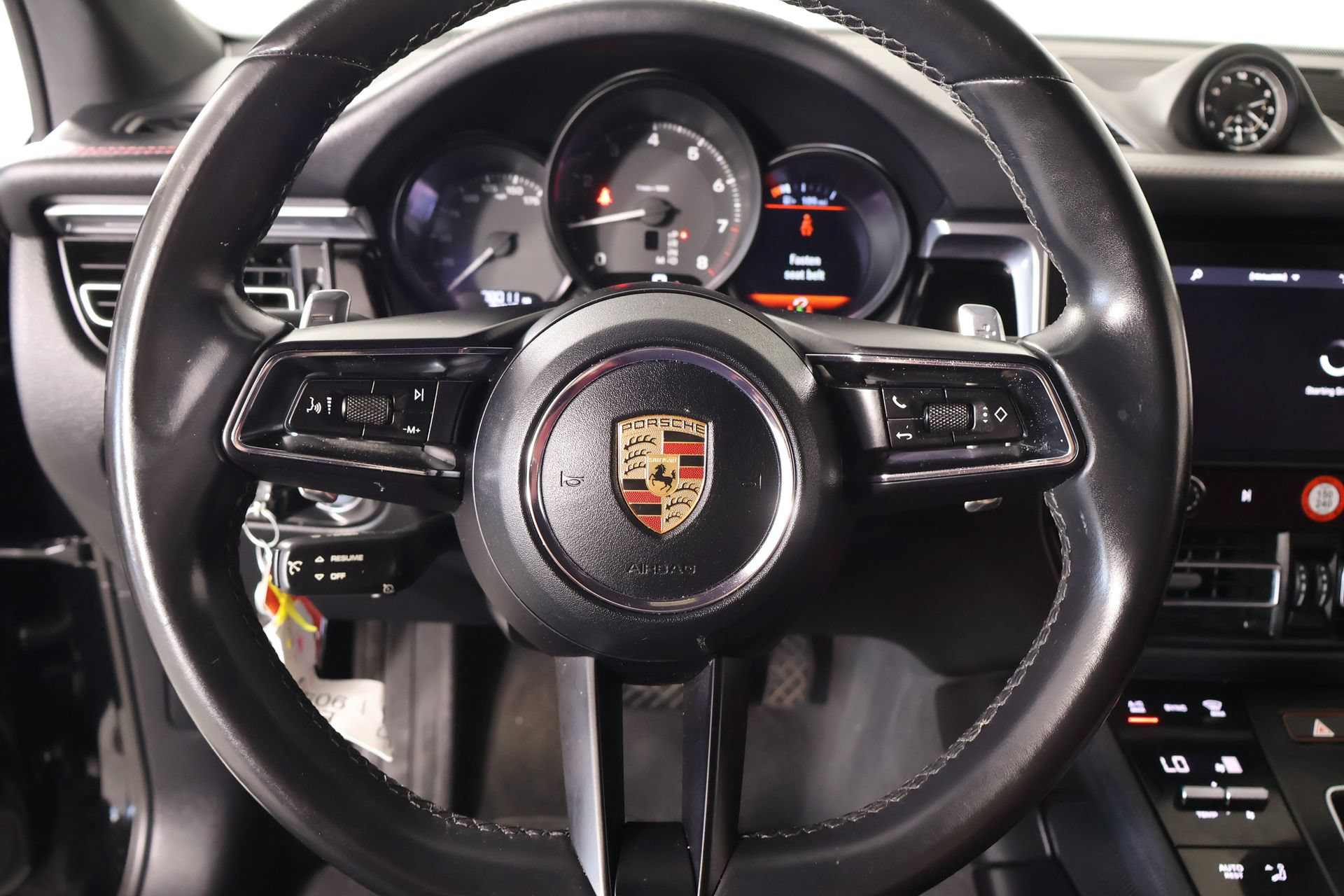 Used 2022 Porsche Macan AWD/4WD image 3