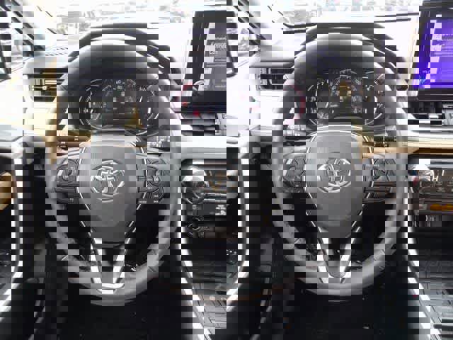 Used 2023 Toyota RAV4 XLE Premium image 14