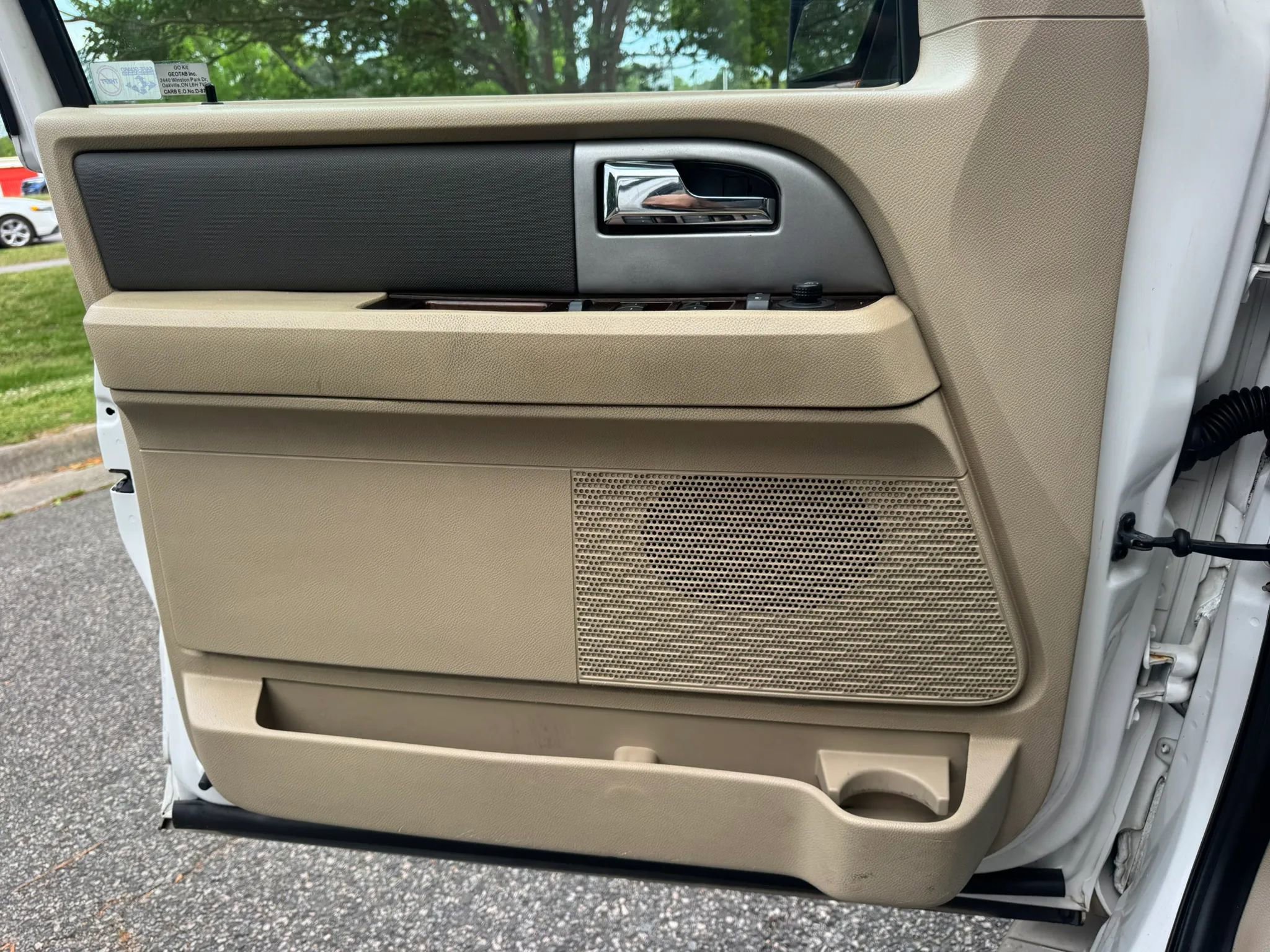 Used 2014 Ford Expedition XLT w/ Equipment Group 202A AWD/4WD image 11