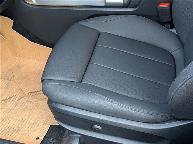 New 2026 Mercedes-Benz GLB 250 4MATIC image 4