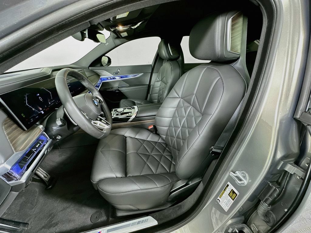 Certified 2025 BMW 740i w/ Premium Package RWD image 21