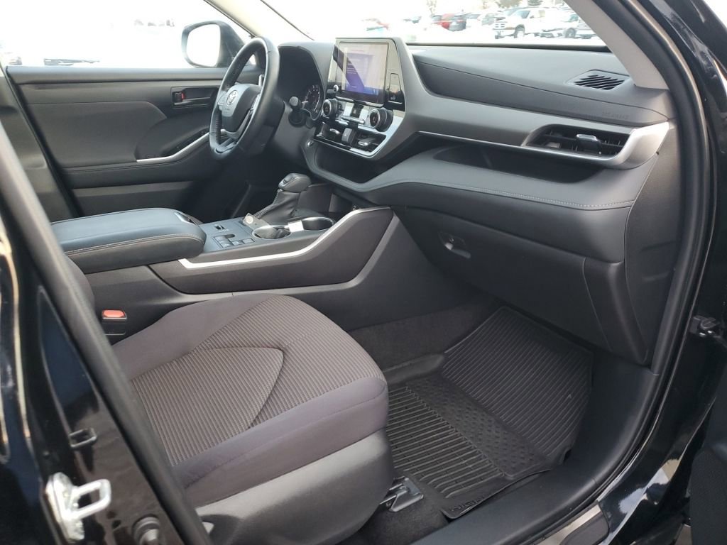 Used 2023 Toyota Highlander LE image 31