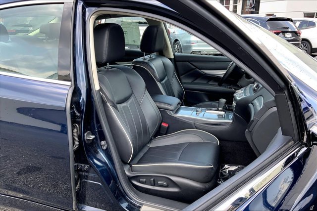 Used 2018 INFINITI Q70 Luxe AWD/4WD image 6