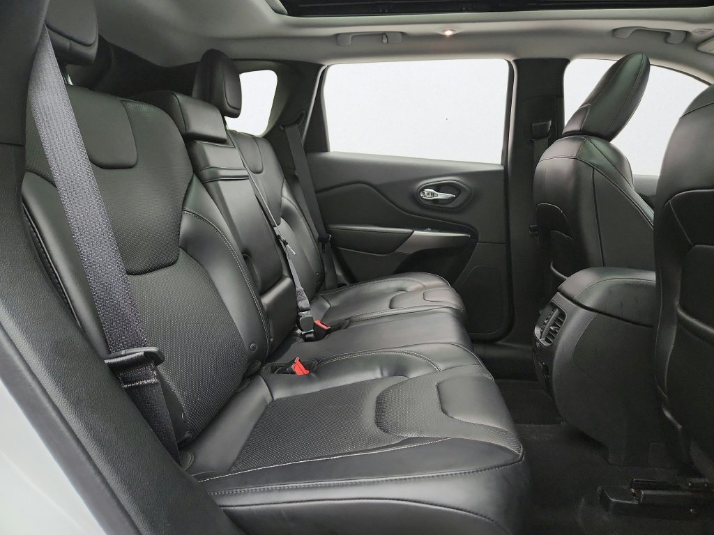 Used 2019 Jeep Cherokee Limited AWD/4WD image 36