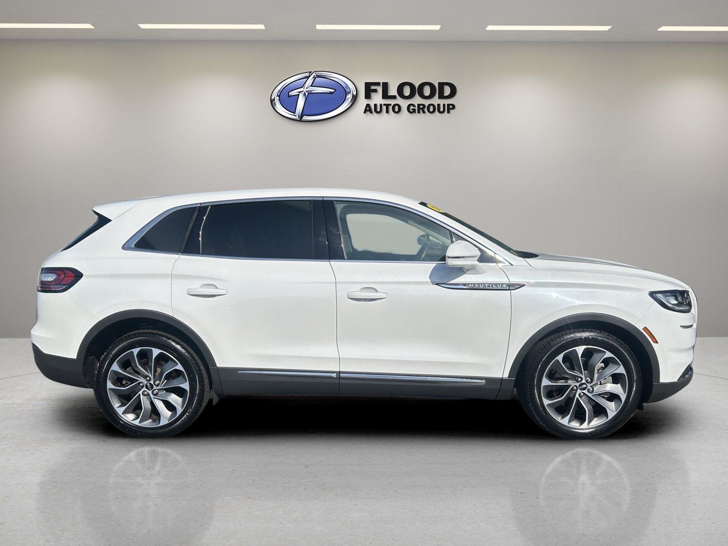 Used 2023 Lincoln Nautilus Reserve AWD/4WD image 4
