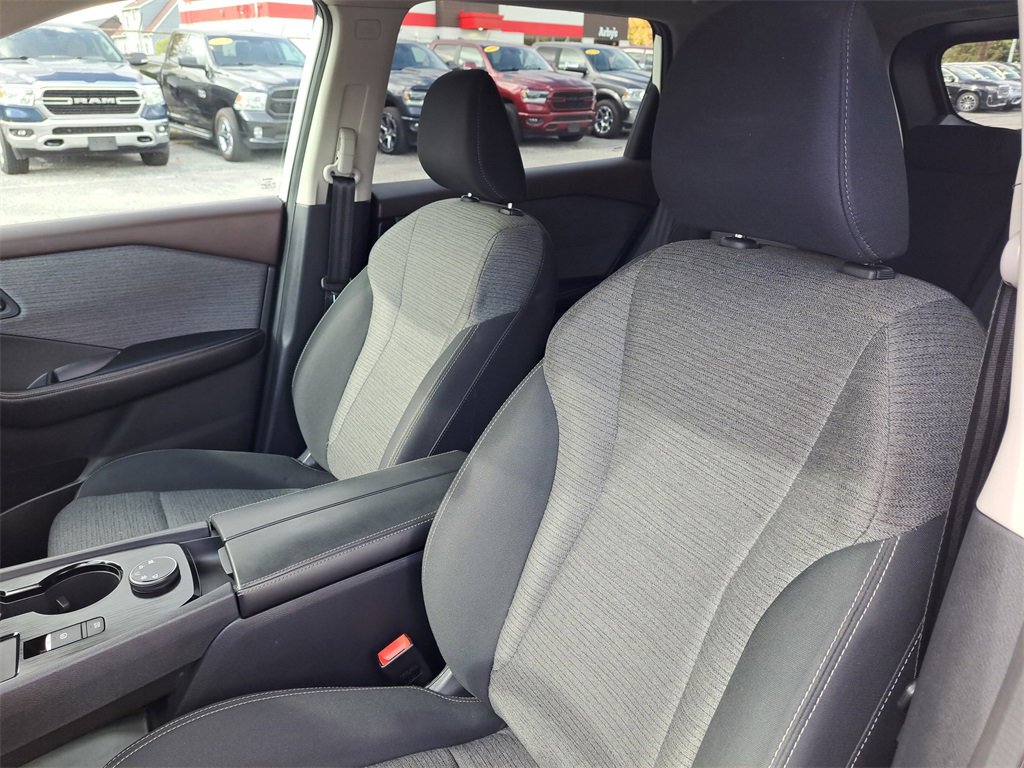 Used 2022 Nissan Rogue S image 5