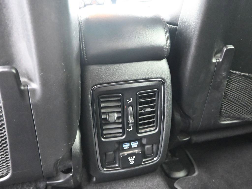 Used 2019 Jeep Grand Cherokee Limited image 14
