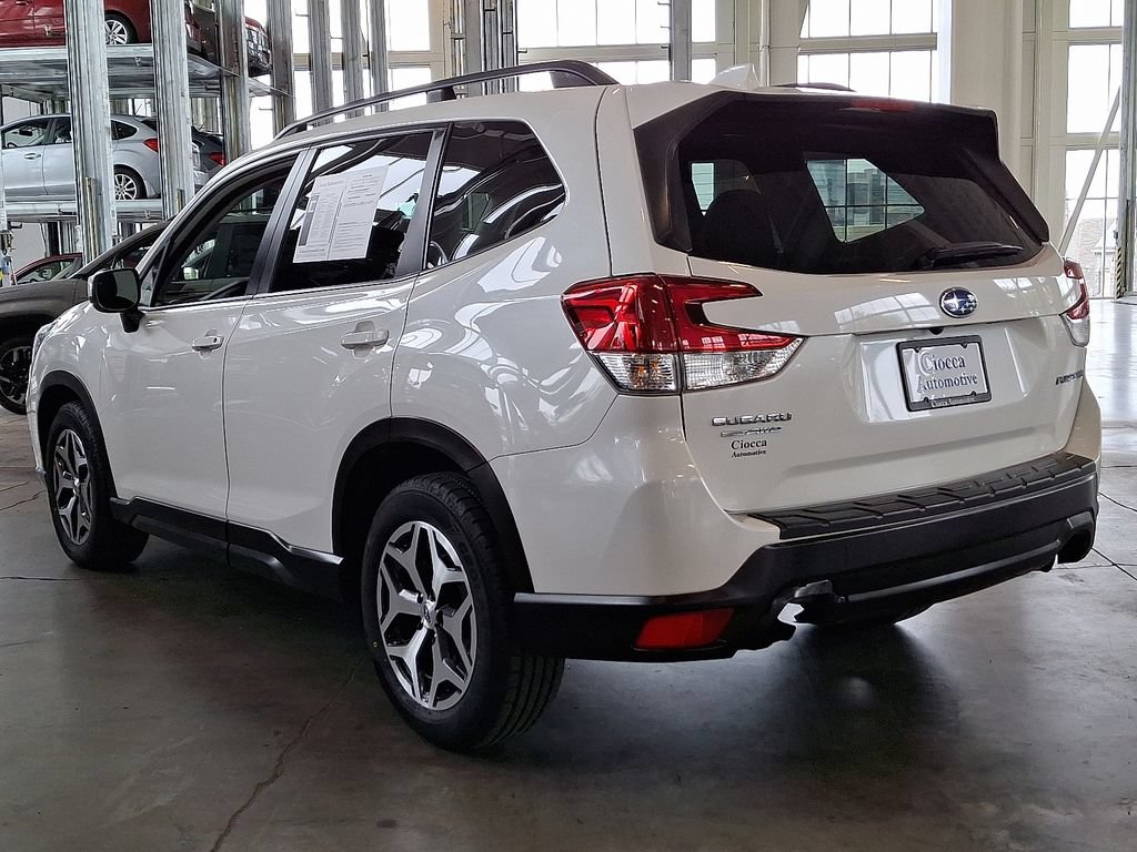 Used 2020 Subaru Forester Premium AWD/4WD image 7