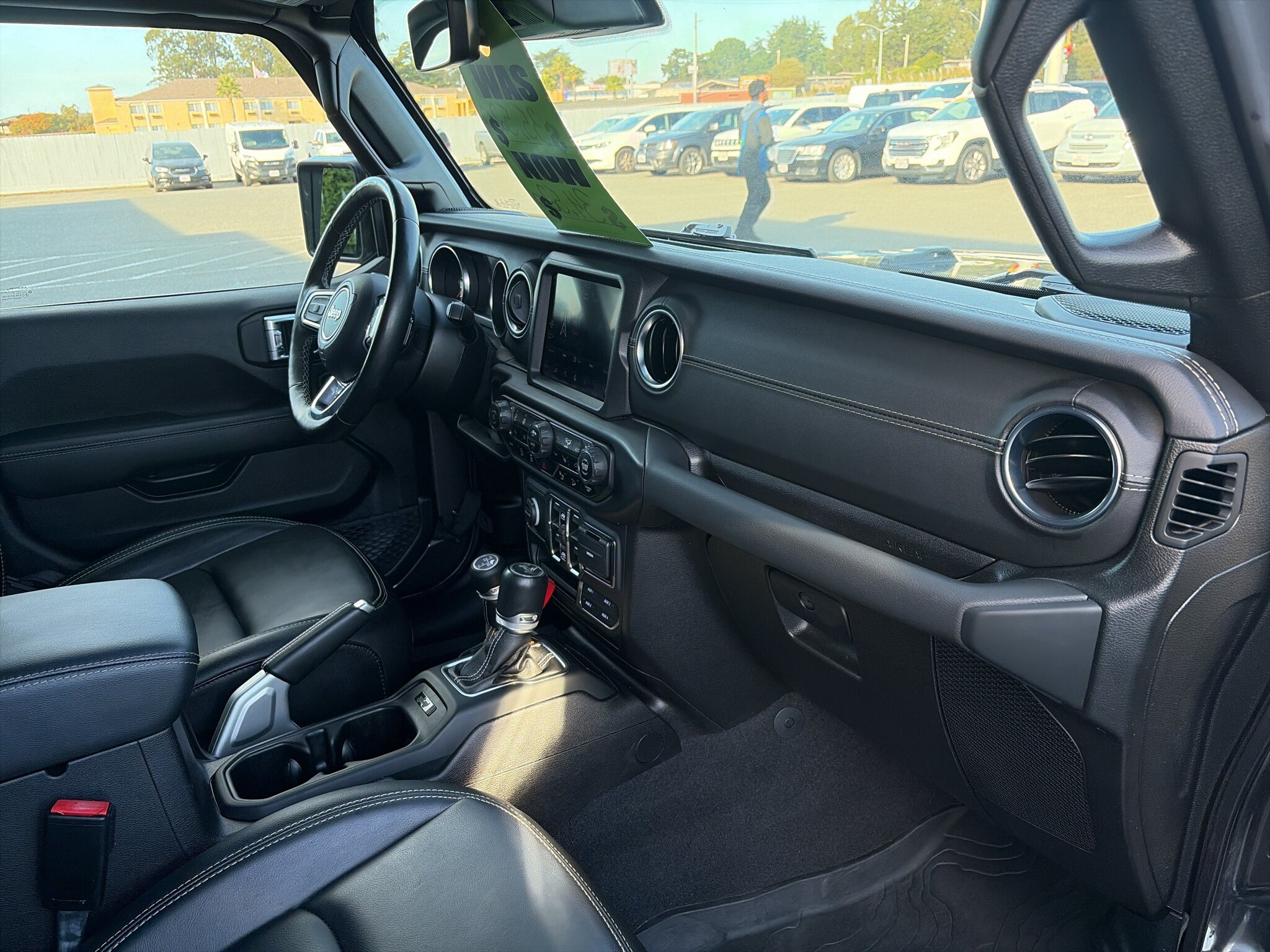 Used 2021 Jeep Wrangler Unlimited Sahara AWD/4WD image 32