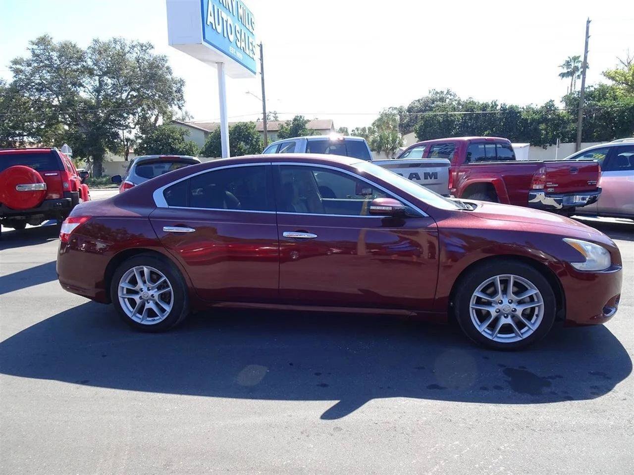 Used 2009 Nissan Maxima 3.5 SV w/ Cold Pkg FWD image 2