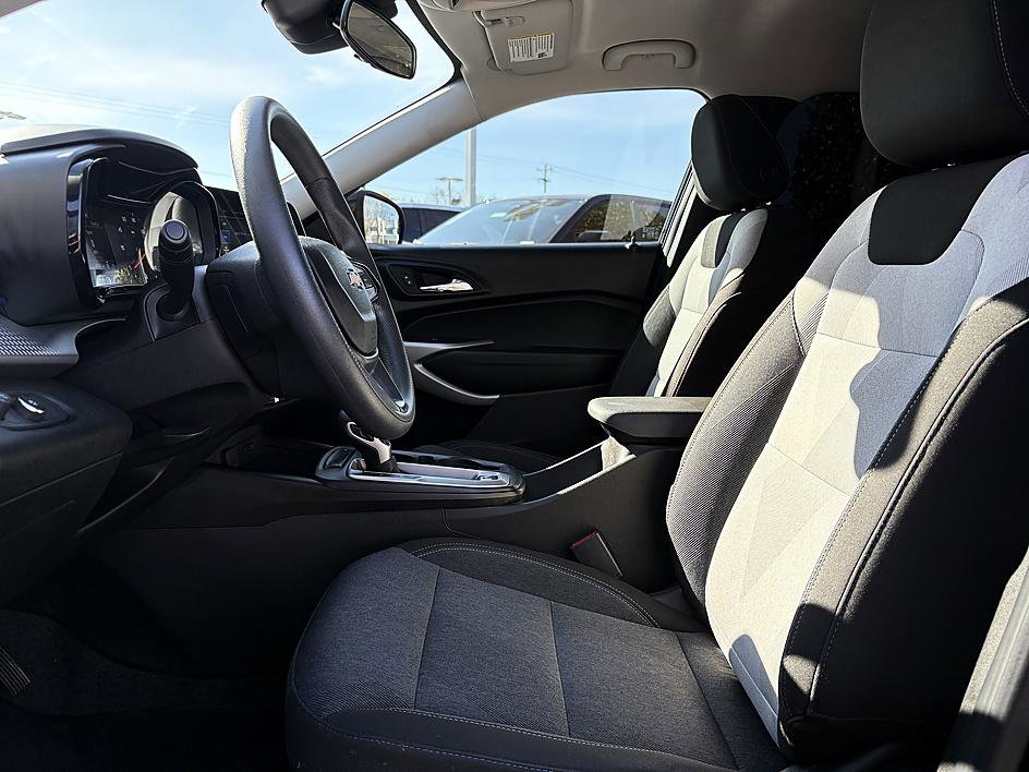 Used 2024 Chevrolet Trax LS w/ LS Convenience Package FWD image 9