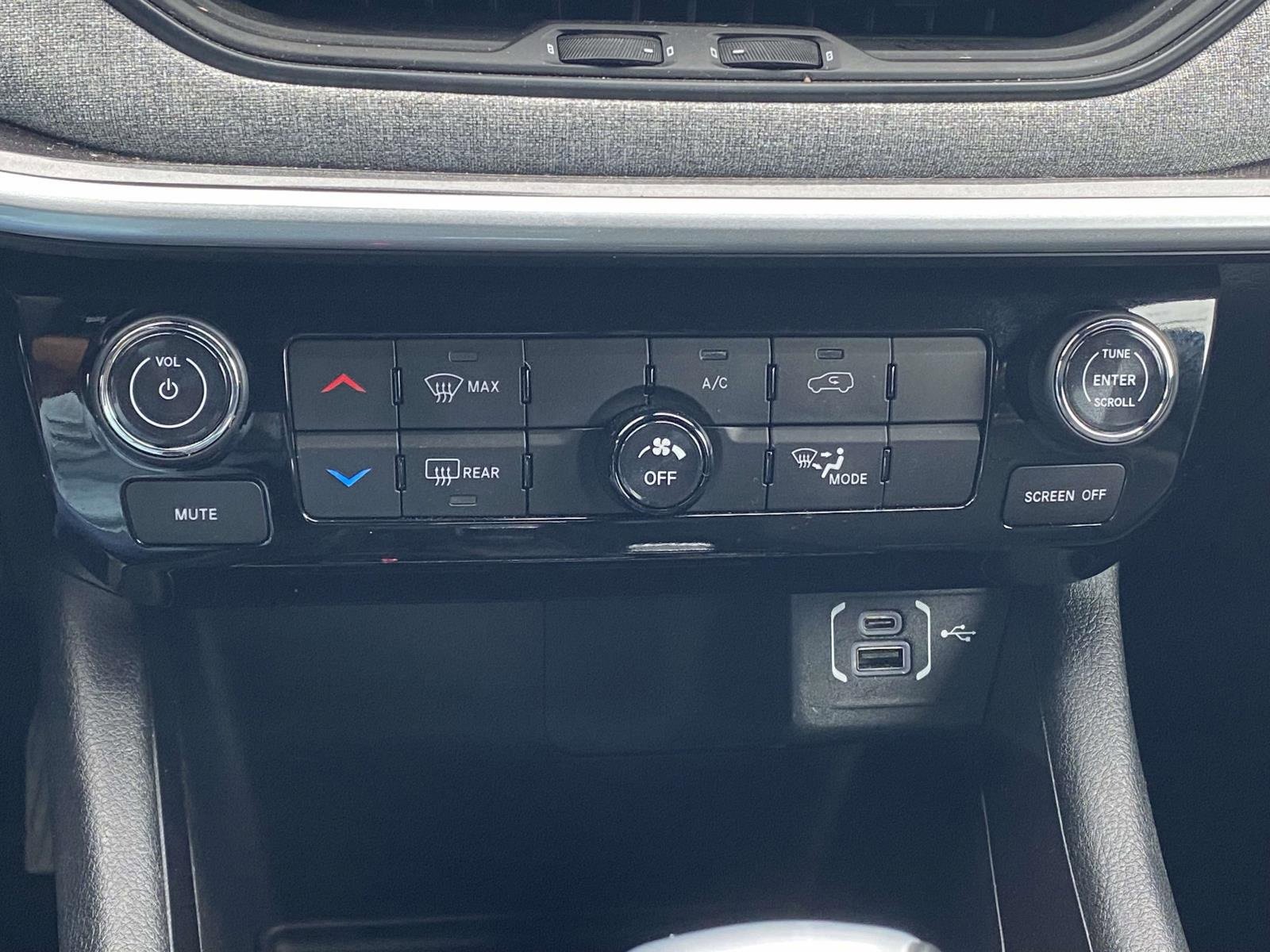 Used 2023 Jeep Compass Latitude w/ Sun and Sound Group image 30