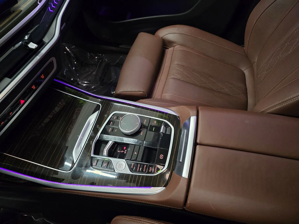 Used 2025 BMW X7 xDrive40i image 27