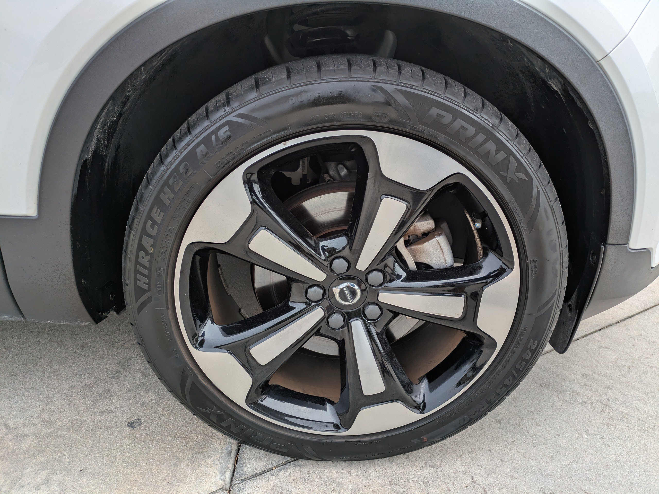 Used 2021 Volvo XC40 T5 Momentum w/ Premium Package image 9