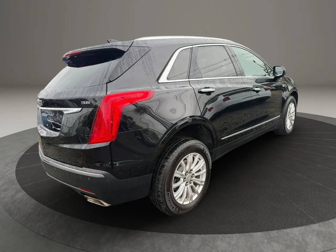 Used 2018 Cadillac XT5 AWD image 5