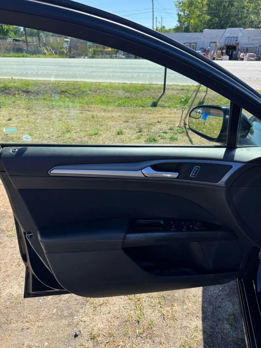 Used 2016 Ford Fusion SE FWD image 19