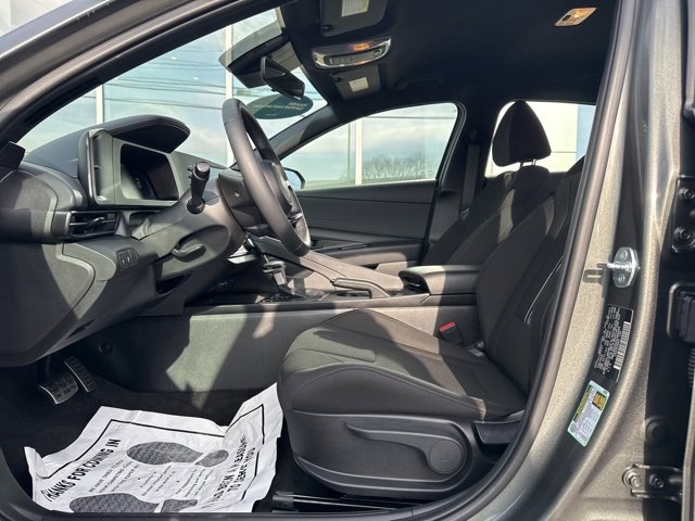 Certified 2025 Hyundai Elantra Sport image 17