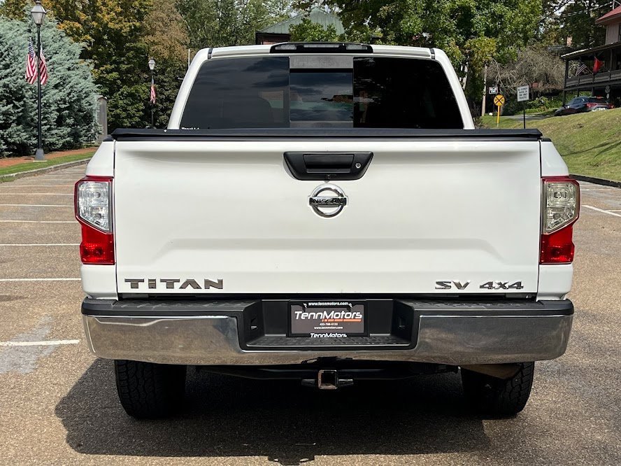 Used 2019 Nissan Titan SV image 19