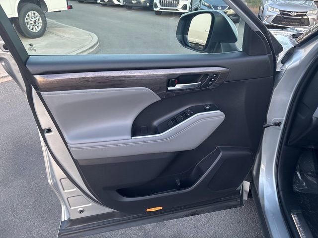Used 2020 Toyota Highlander Platinum AWD/4WD image 26