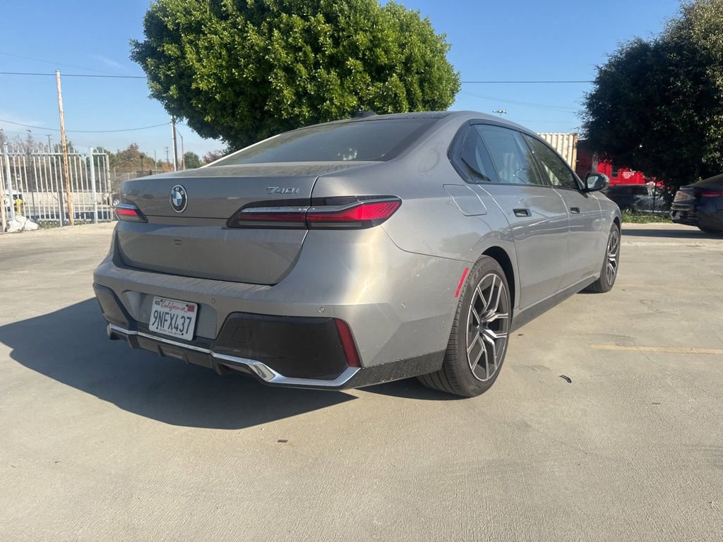 Used 2025 BMW 740i image 4