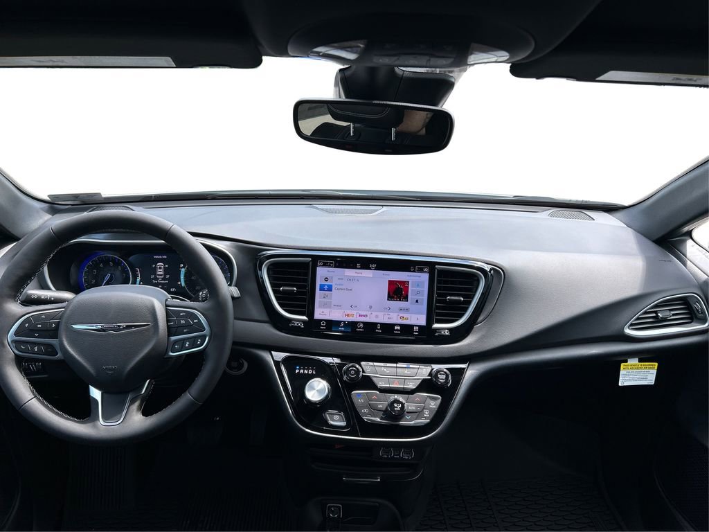 New 2025 Chrysler Voyager LX image 29