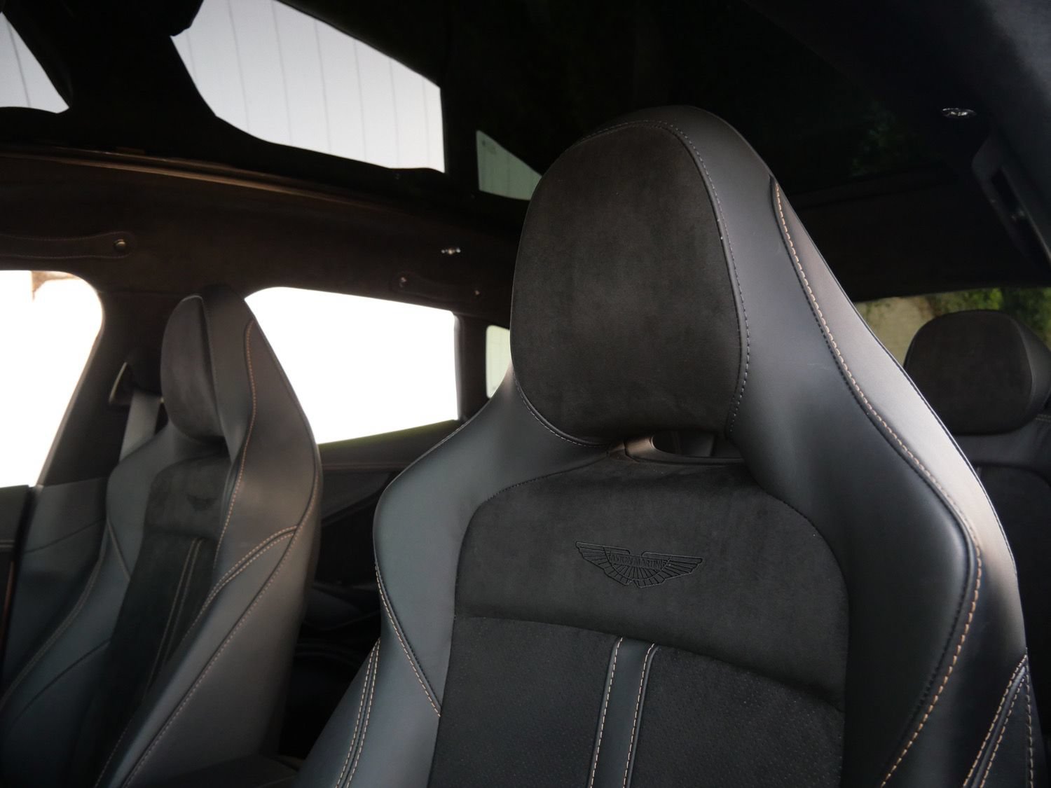 Used 2024 Aston Martin DBX AWD/4WD image 5
