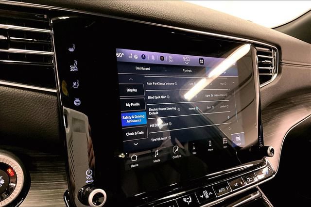 Used 2023 Jeep Wagoneer Series III w/ Preferred Equipment Group AWD/4WD image 38