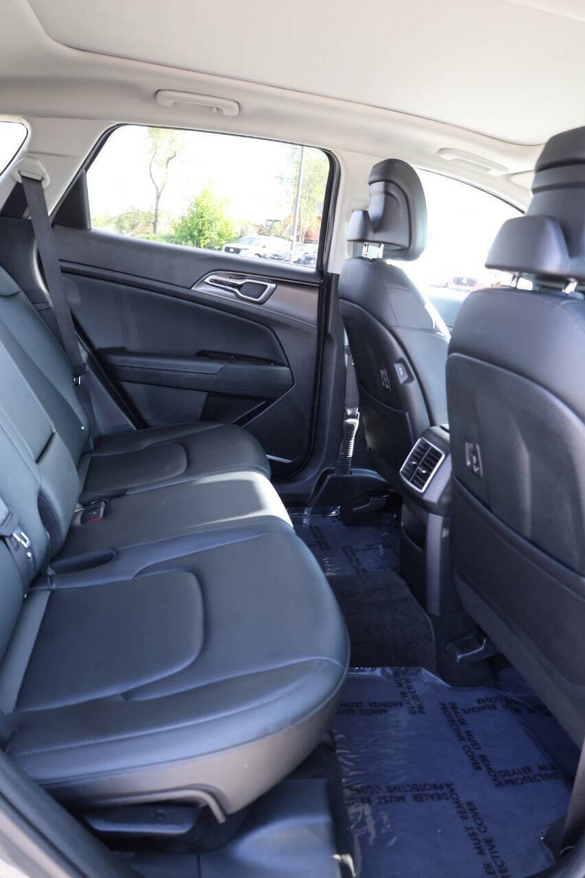 Used 2025 Kia Sportage EX w/ Premium Package FWD image 16