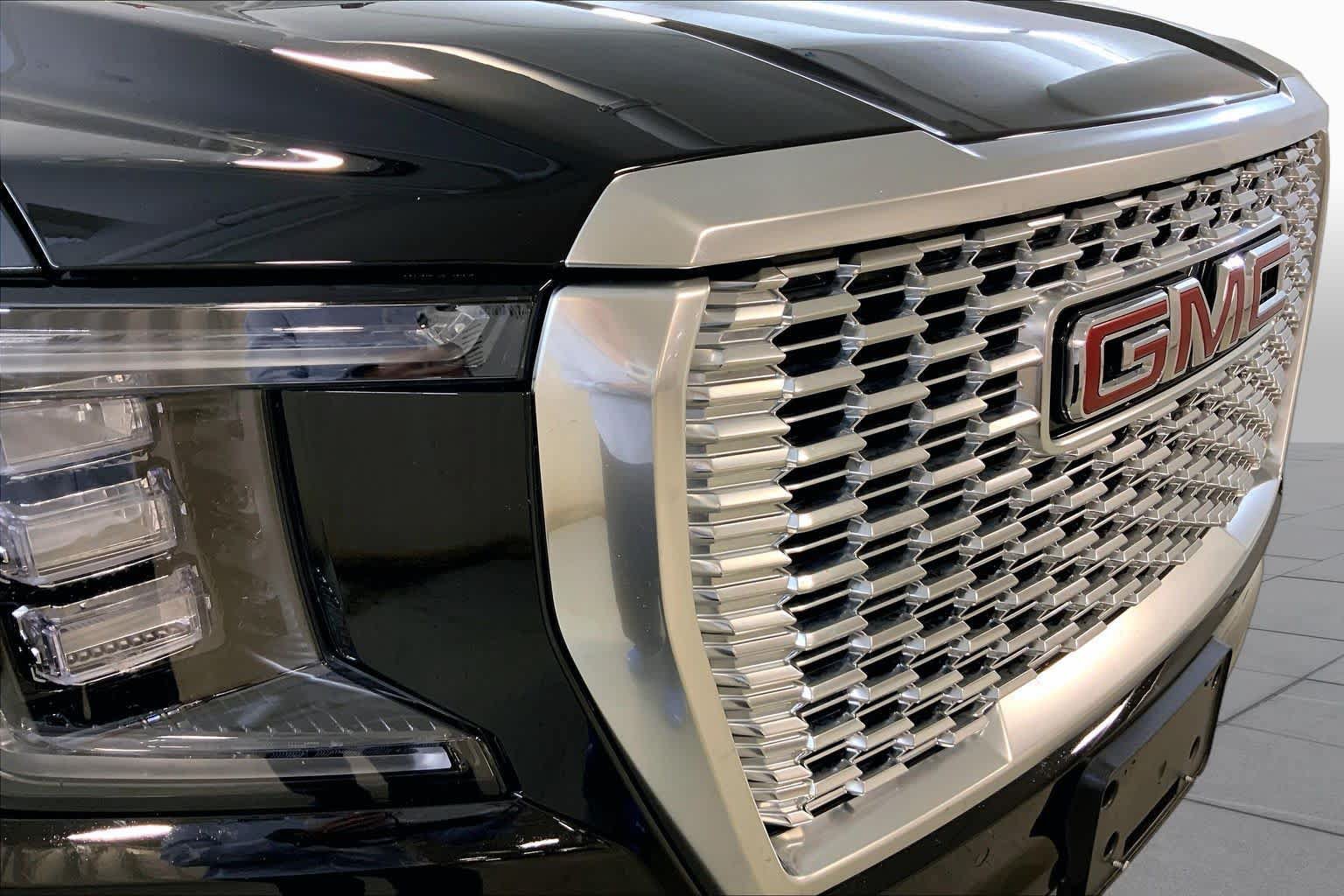 Used 2022 GMC Yukon XL Denali AWD/4WD image 32
