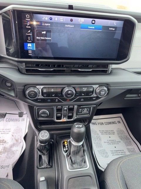 Used 2025 Jeep Wrangler Sahara 4xe image 10