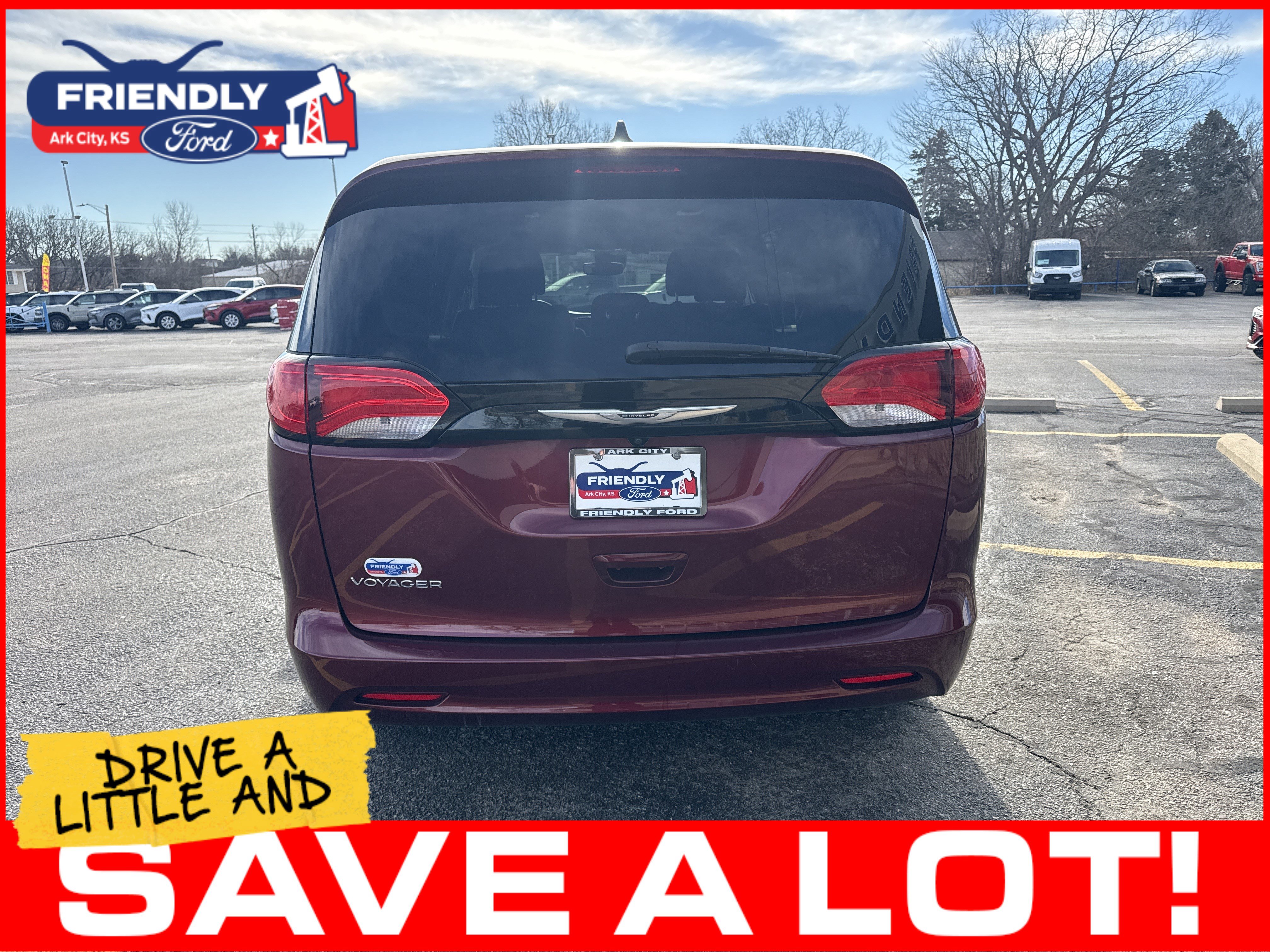 Used 2023 Chrysler Voyager LX FWD image 5