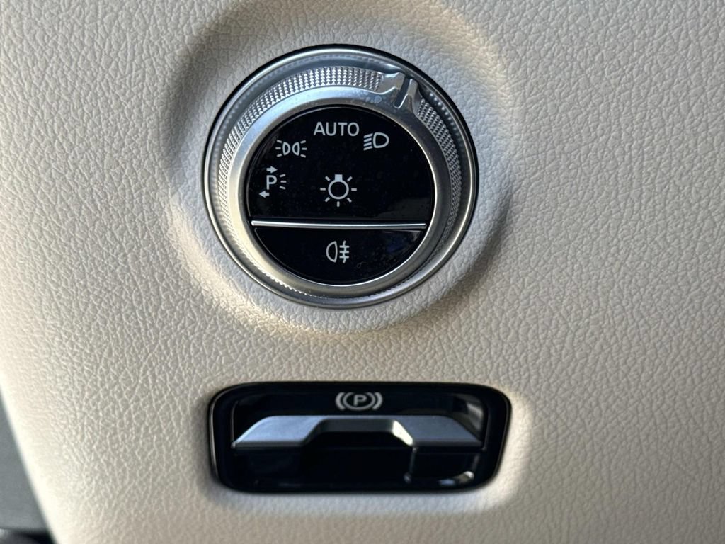 Used 2023 Mercedes-Benz C 300 Sedan image 39