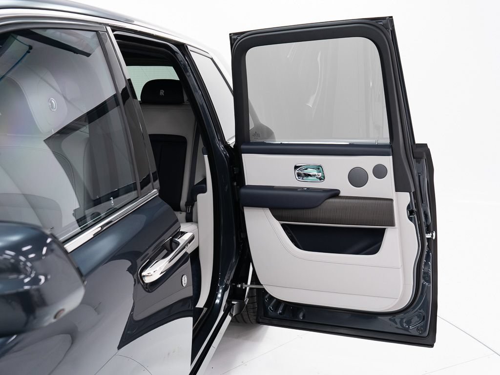 Used 2026 Rolls-Royce Cullinan AWD/4WD image 22