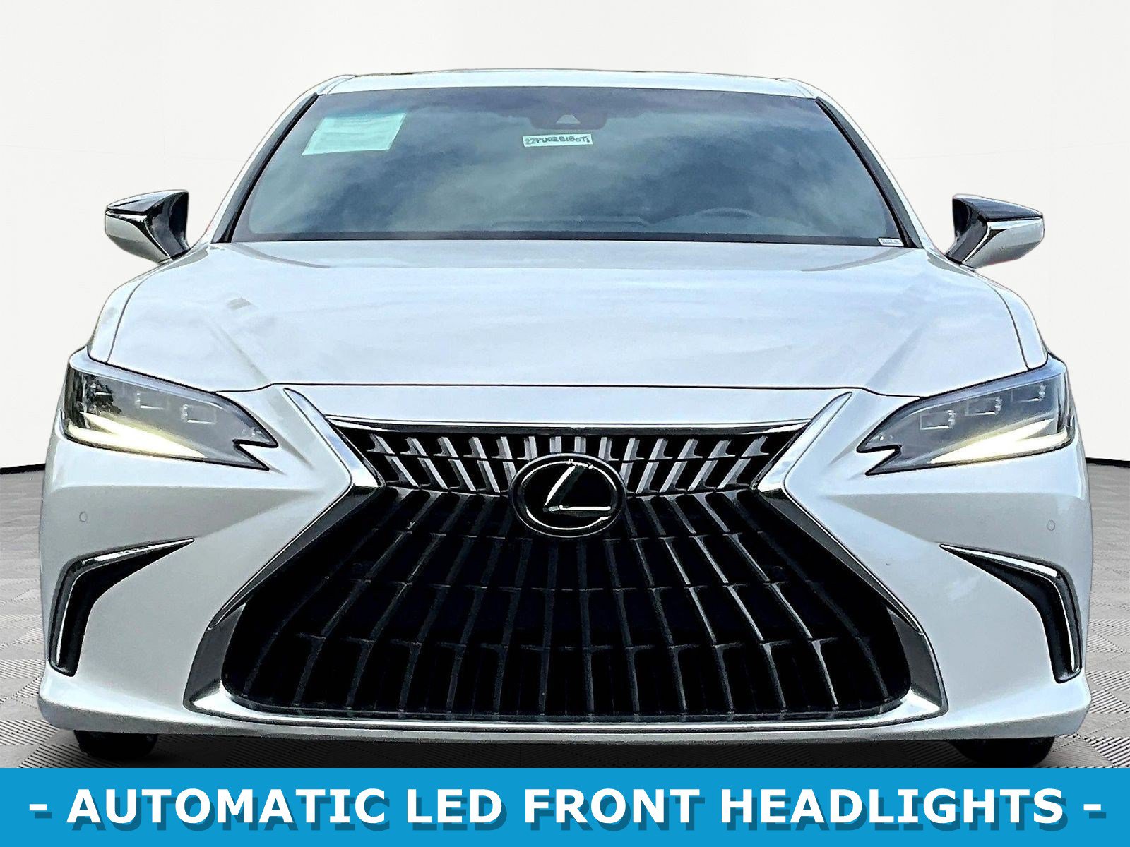 Used 2023 Lexus ES 300h w/ Accessory Package (Z2) FWD image 2