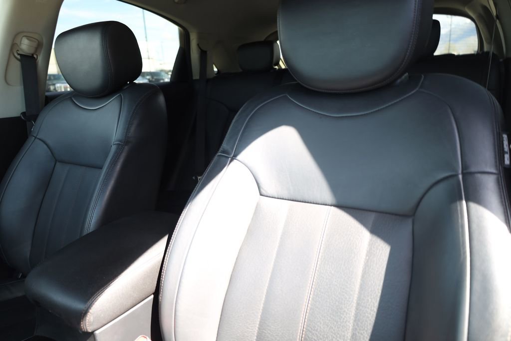 Used 2017 INFINITI QX70 AWD w/ Premium Package image 16