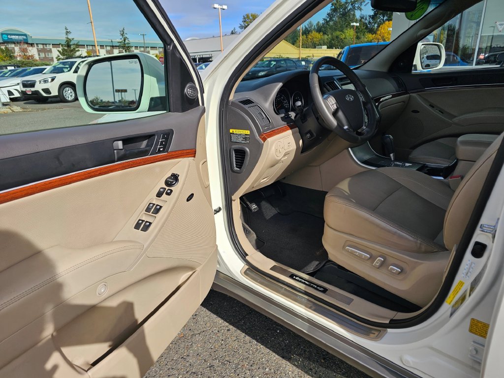 Used 2012 Hyundai Veracruz Limited w/ Entertainment Pkg FWD image 22