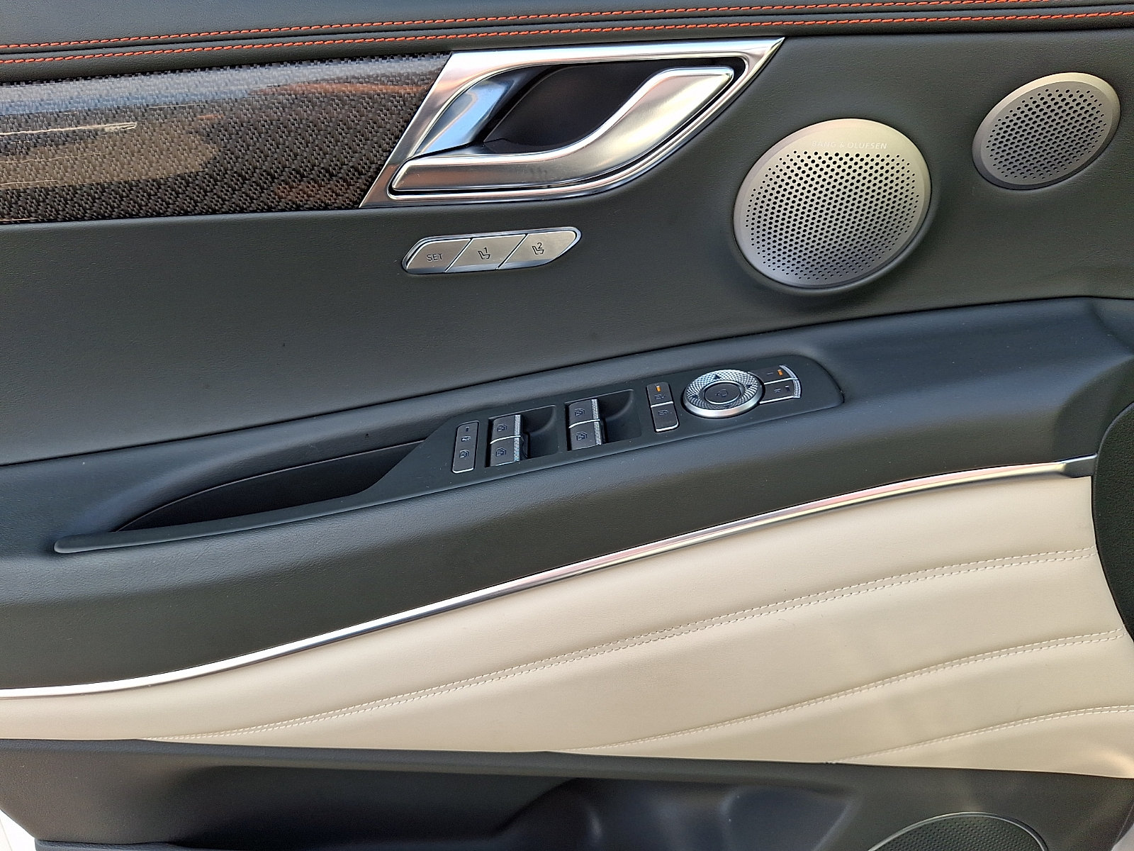 Certified 2025 Genesis GV80 3.5T e-SC AWD/4WD image 12
