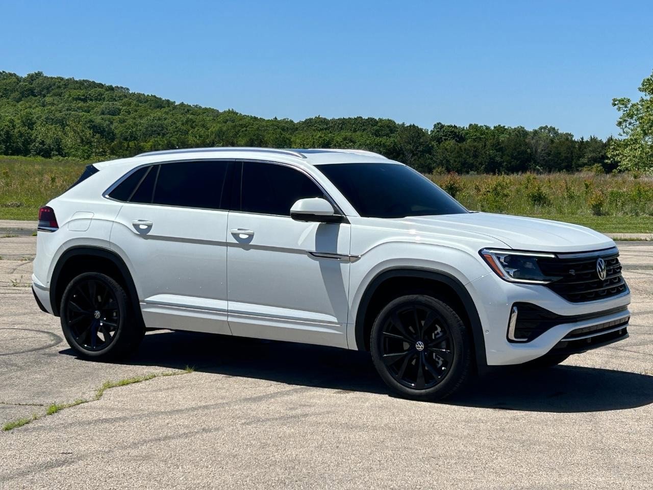 Used 2024 Volkswagen Atlas Cross Sport SEL Premium R-Line AWD/4WD image 4
