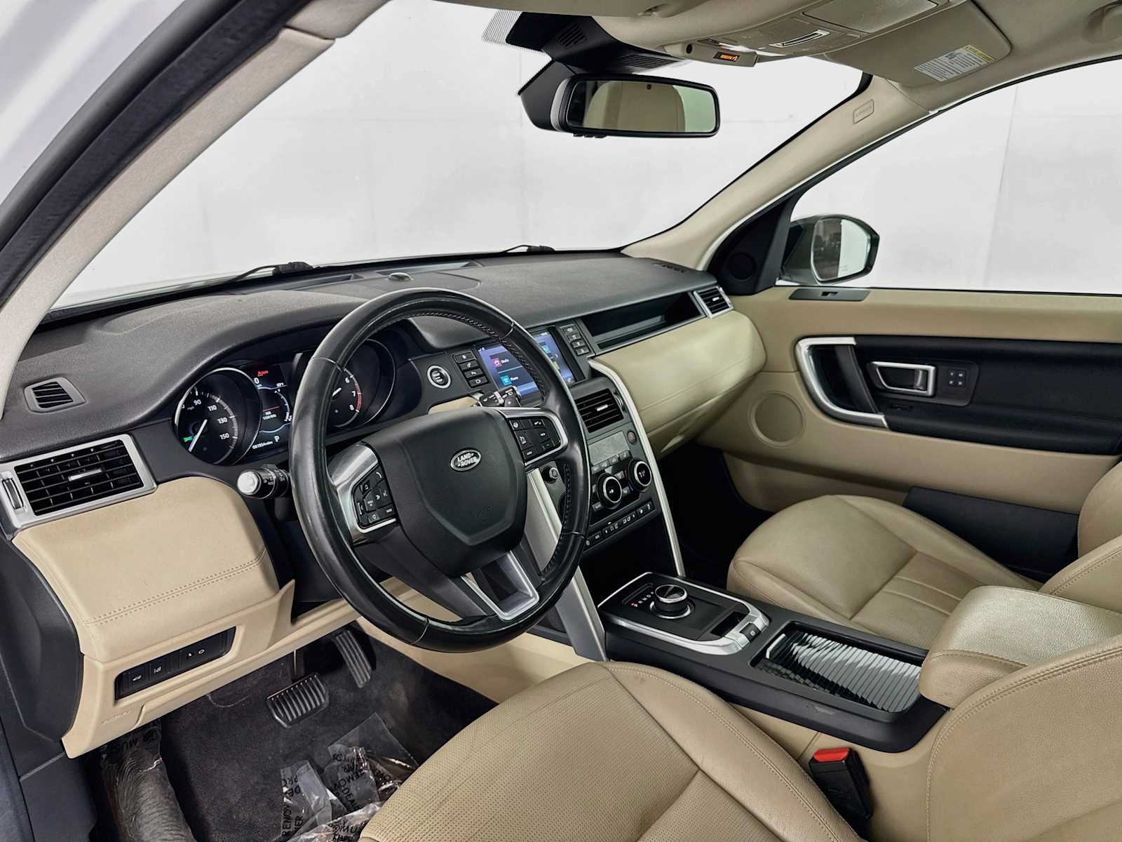 Used 2018 Land Rover Discovery Sport HSE AWD/4WD image 9