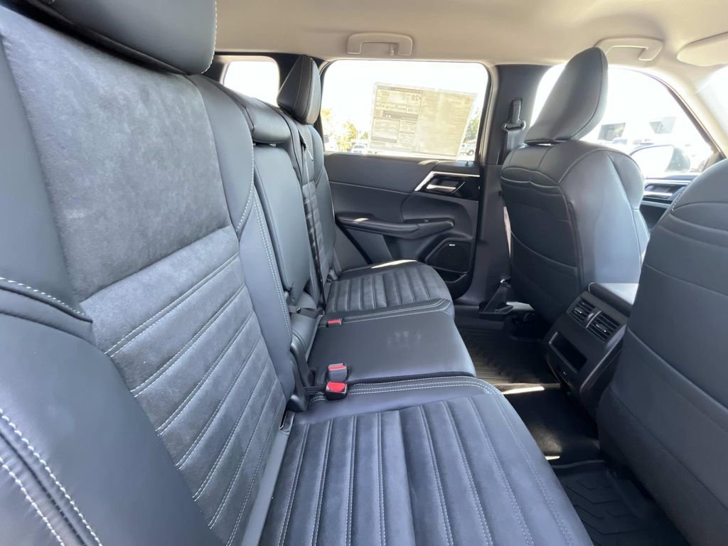 New 2026 Mitsubishi Outlander SE FWD image 14