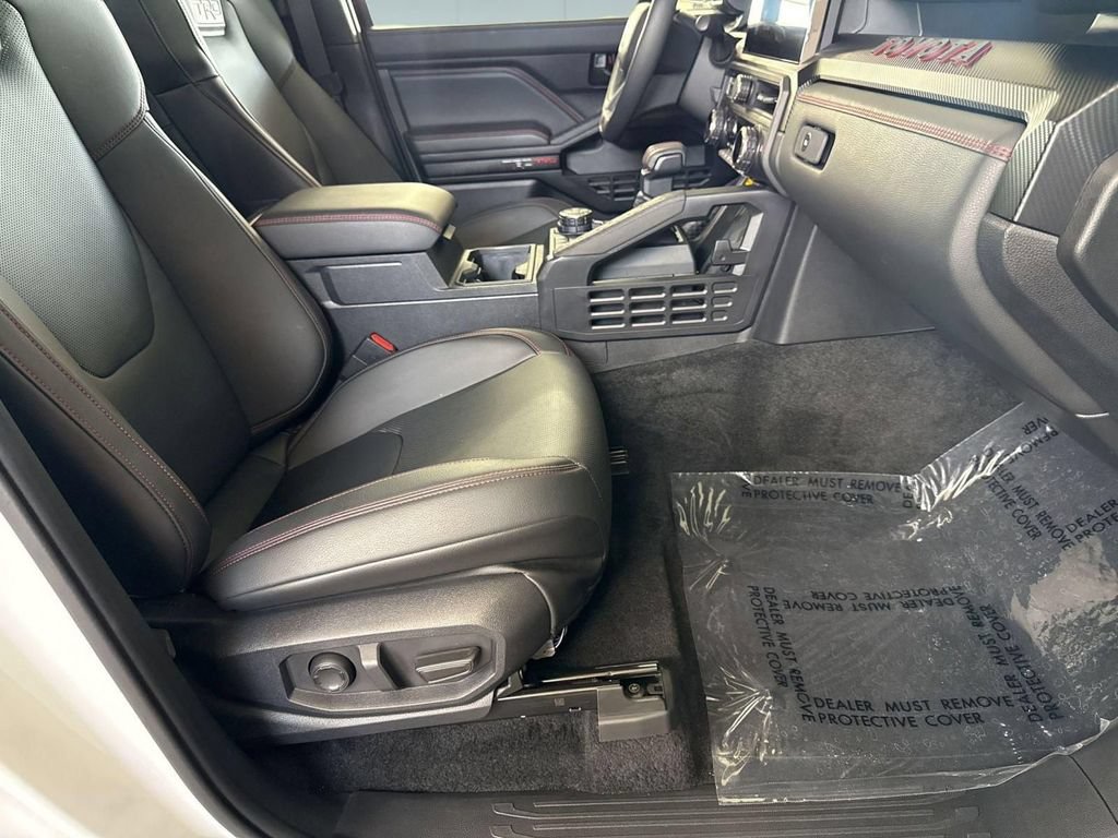 Used 2025 Toyota Tacoma TRD Pro AWD/4WD image 32