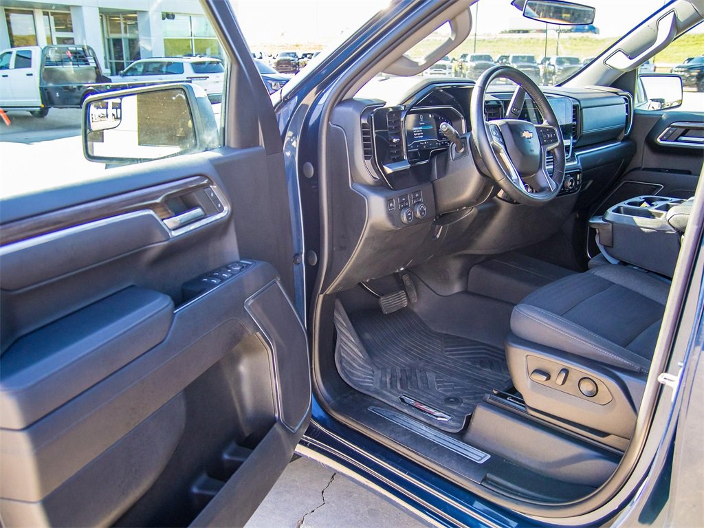 Used 2023 Chevrolet Silverado 1500 LT image 23