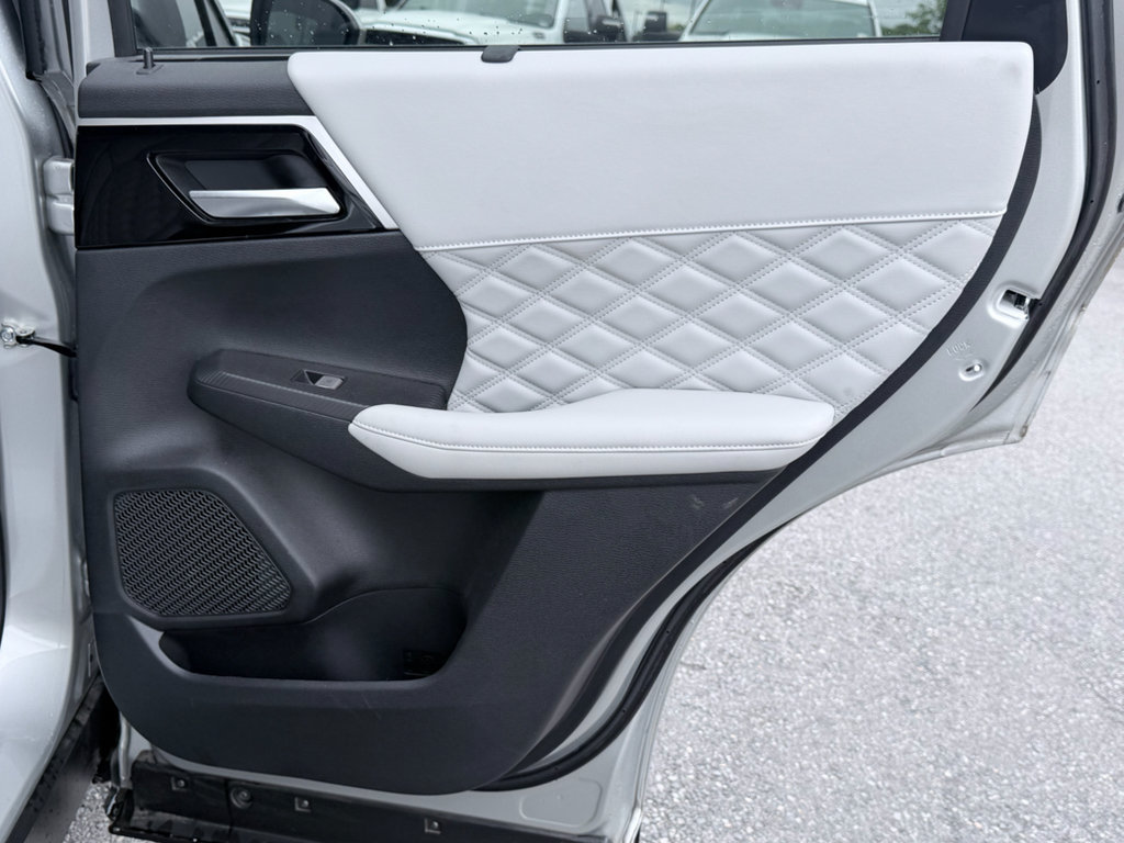 Used 2024 Mitsubishi Outlander SEL FWD image 28