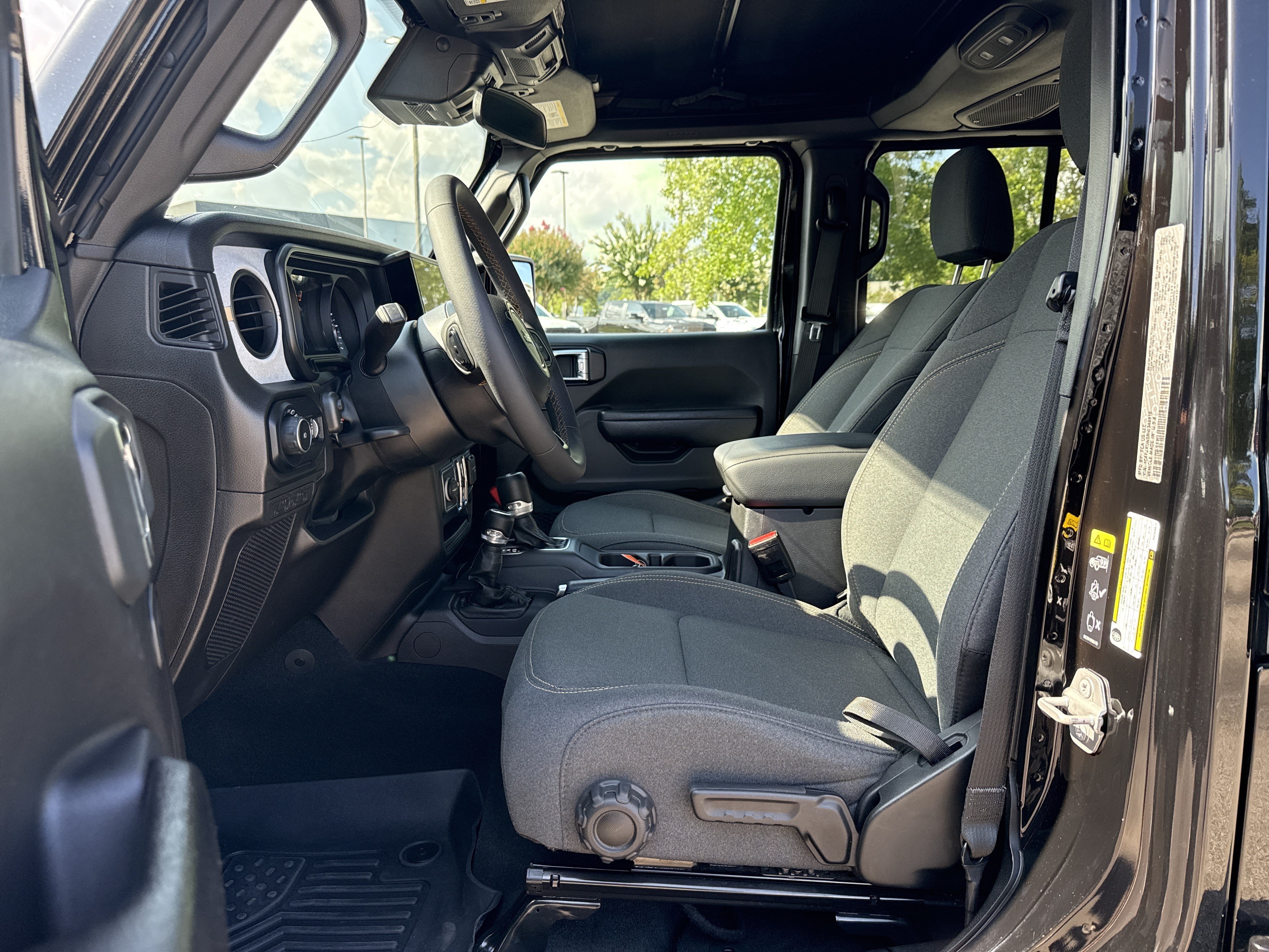 Used 2024 Jeep Wrangler Unlimited Sport AWD/4WD image 9
