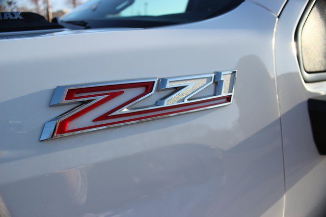 Used 2023 Chevrolet Silverado 2500 LT AWD/4WD image 3