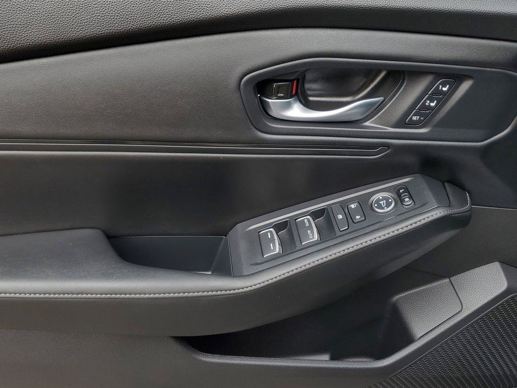 Used 2025 Honda Accord Sport image 13